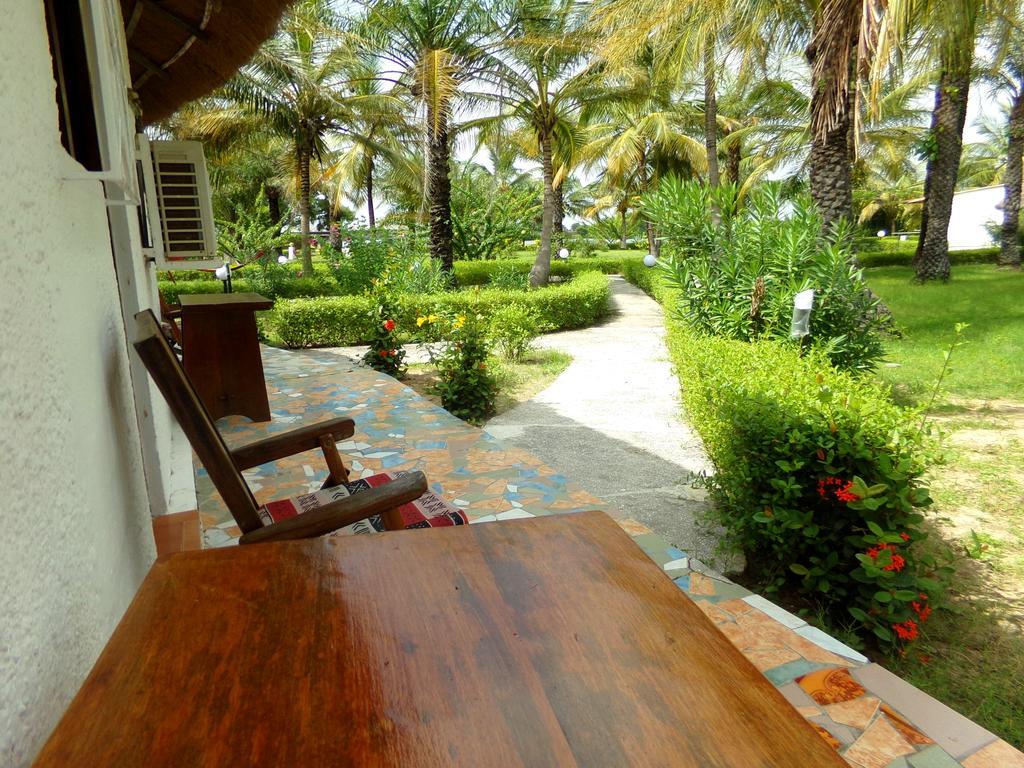 Hôtel Katakalousse Yembakana Exterior foto